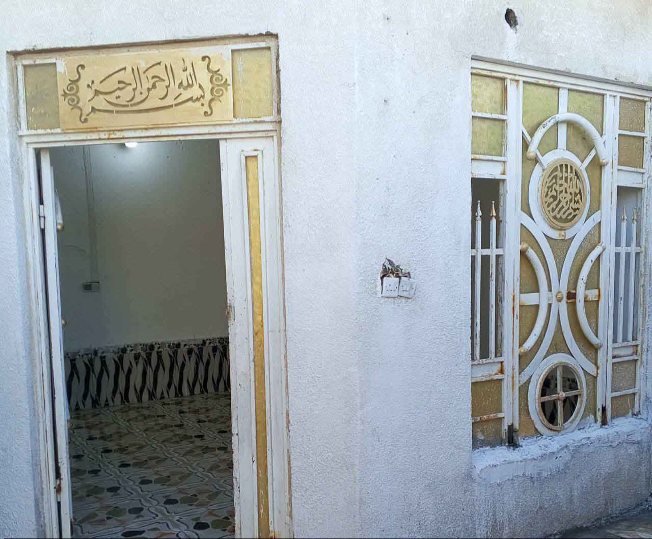 السلام عليكم  بيت للبيع 100 متر طبو زراعي سند25 مسجل في البلدية  حي الحكيم مقابل الدبية يحتوي على غرفة نوم وستقبال وهول ومطبخ وصحيات بيت سرميك كله
السعر 25 وبيه مجال   غير متواجد على الفيس 
اي استفسار على الرقم  ***********

***********

السلام عليكم  بيت للبيع 100 متر طبو زراعي سند25 مسجل في البلدية  حي الحكيم مقابل الدبية يحتوي على غرفة نوم وستقبال وهول ومطبخ وصحيات بيت سرميك كله
