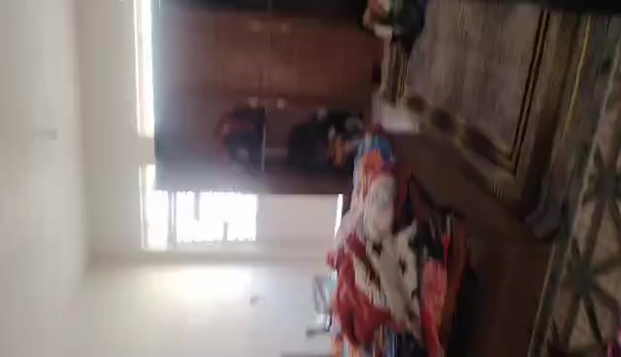 مساحه البيت 104متر
غرف نوم عدد 3
صاله +إستقبال+خدمات كامله
مكان البيت حي الحسين قرب موسى المختار مكان البيت ركن عل شارع
تفاصيل أكثر اتصال على هاذه الرقم ***********
