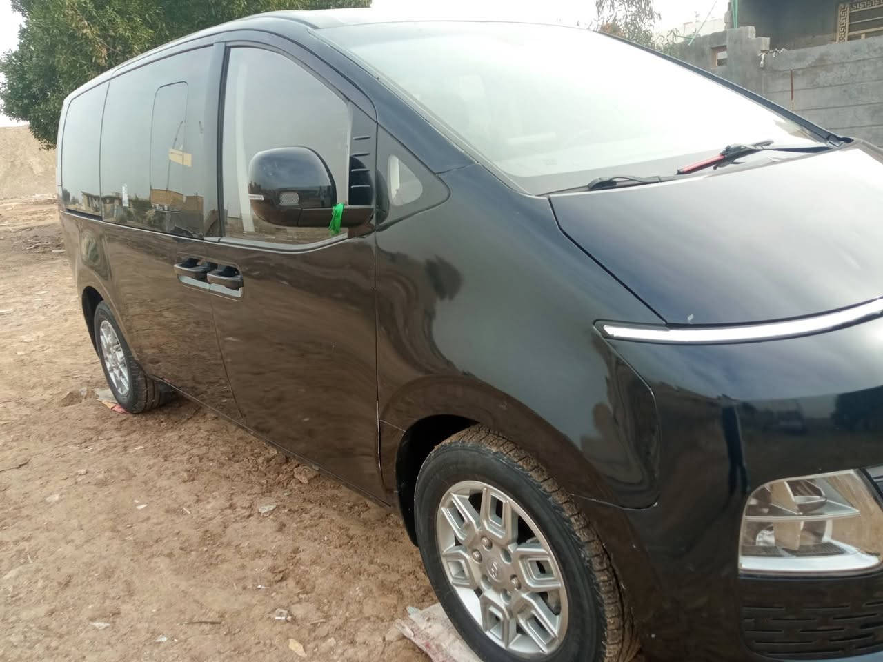 ستاريا للبيع فان مشترك 2023بدون رقم  بيه ضربه الباب والبنيد وجاملغ الامامي اسياره مكينه كاز 6كامرات كشنات كهربائي اسياره جديد مامشيه استفسار اتصل *********** اسعر 185وبيه مجال قليل
