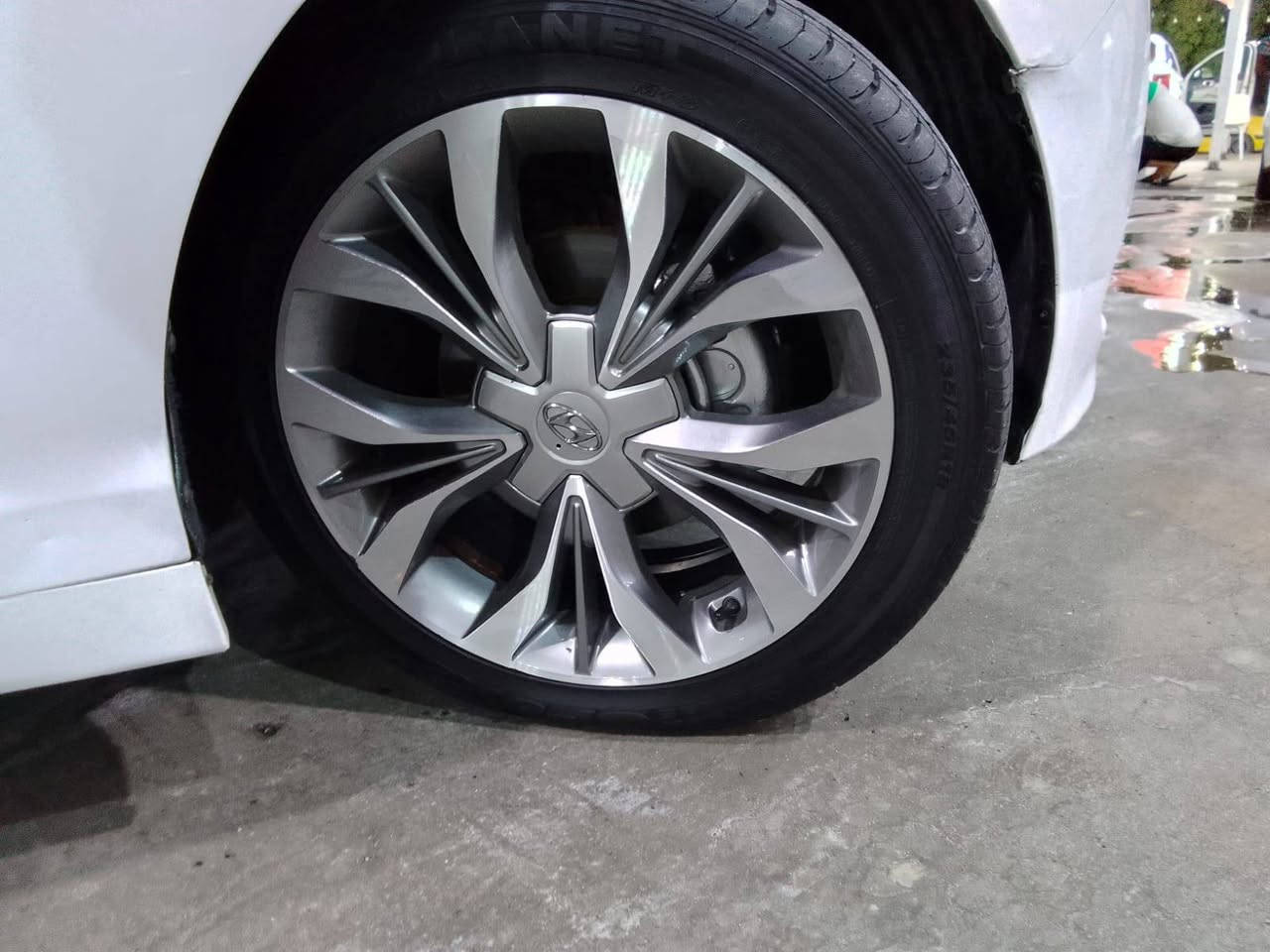 سوناتا 2017 ادوات بانزين اصل  كصه جنطه فول عده الفتحه بصمه تشغيل وابواب تخم تاير جديد سياره كلش حلو وجاهزه مابيها اي نقص السعر 80 وبيها مجال للطيبين *********** متؤمه حقيقي شرط الحاسبه عنواني البصره
