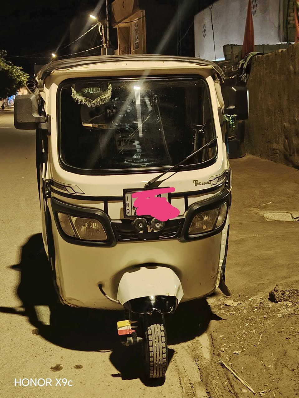 ألسلام عليكم ورحمة الله وبركاته.. أخوان تكتك موديل 22  تكتك خير من الله نضيفه حيل تكتك مرقمه كامله تحويل شوكت متريد ومصورها مقطع بس طالع بي الرقم الي يحب يتواصل عل رقم بي واتساب *********** المكان ديالى القصيرين قريب على منطقه جديده الشط
