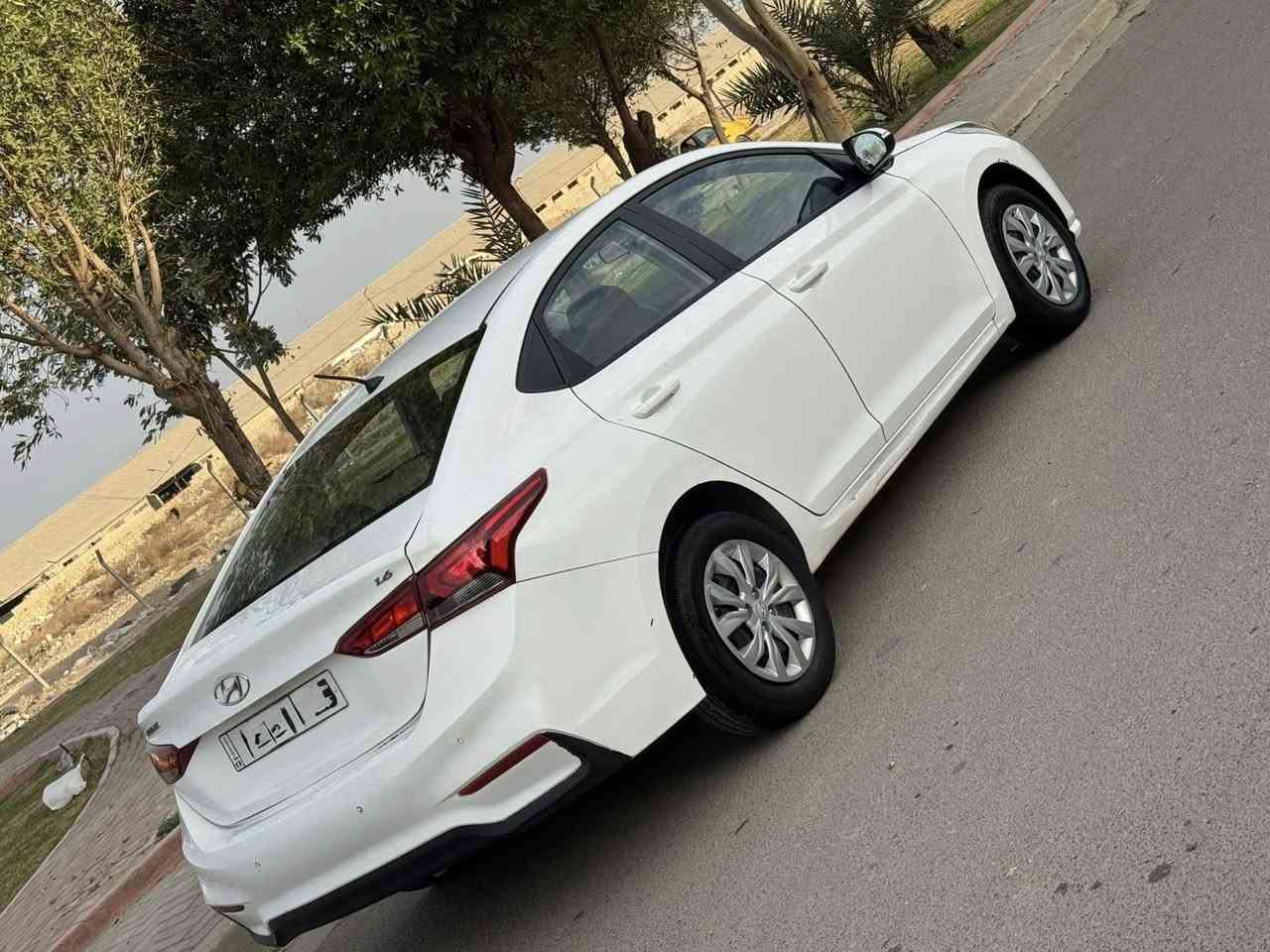 السلام عليكم للبيع اكسنت موديل 2021 خليجي
مكينة 1.600 دوش المرغوب 
***********
كير مكينة مكفولات السيارة جديدة صدر امامي خلفي جديد  مانقصها شي السيارة 
رقم اربيل الجديد تحويل ثاني 
راديو Aux USB بلوتوث
جام كهرباء 
اشاير بالمري 
وبعد مواصفات السيارة معروفة 
السيارة بيها نص بنيد صبغ وجاملغ جهة السكن 
او وجه الصندوك يعني قطعتين ونص  
بدون دواخل بدون ايرباك 
السعر 118 وبيها مجال بسيط 
مكان السيارة بغداد
