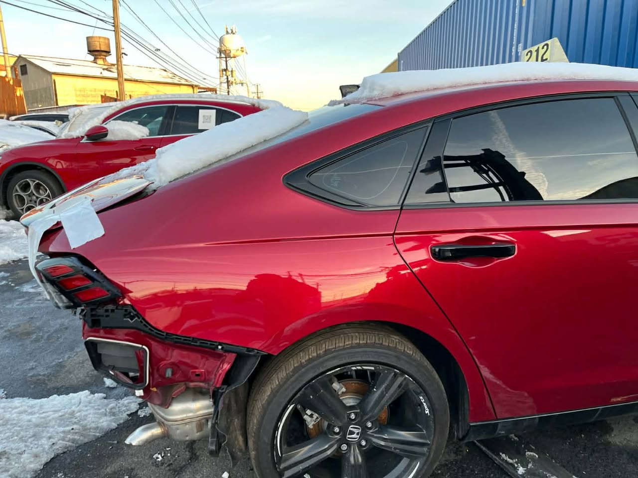 السلام عليكم هوندا اكورد موديل 2025 سبورتL
السيارة حاليا بعقبه  يومين وتنزل حرة وصلت ابيعلك حره او واصل بغداد او تحولها ع اربيل بكيفك السيارة جديدة وبدون ايرباك الكات ع ويل كب ماشية 5الاف بدون دواخل السعر 145 حرة ***********
