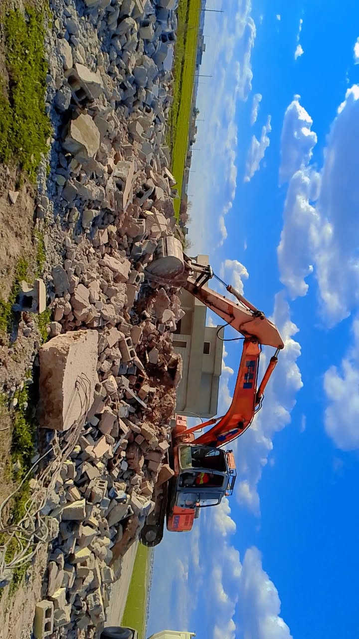 جاهزين لتفليش الدور القديمة مع رفع الانقاض مع حفر اساس باسعار مناسبة جدا
***********
