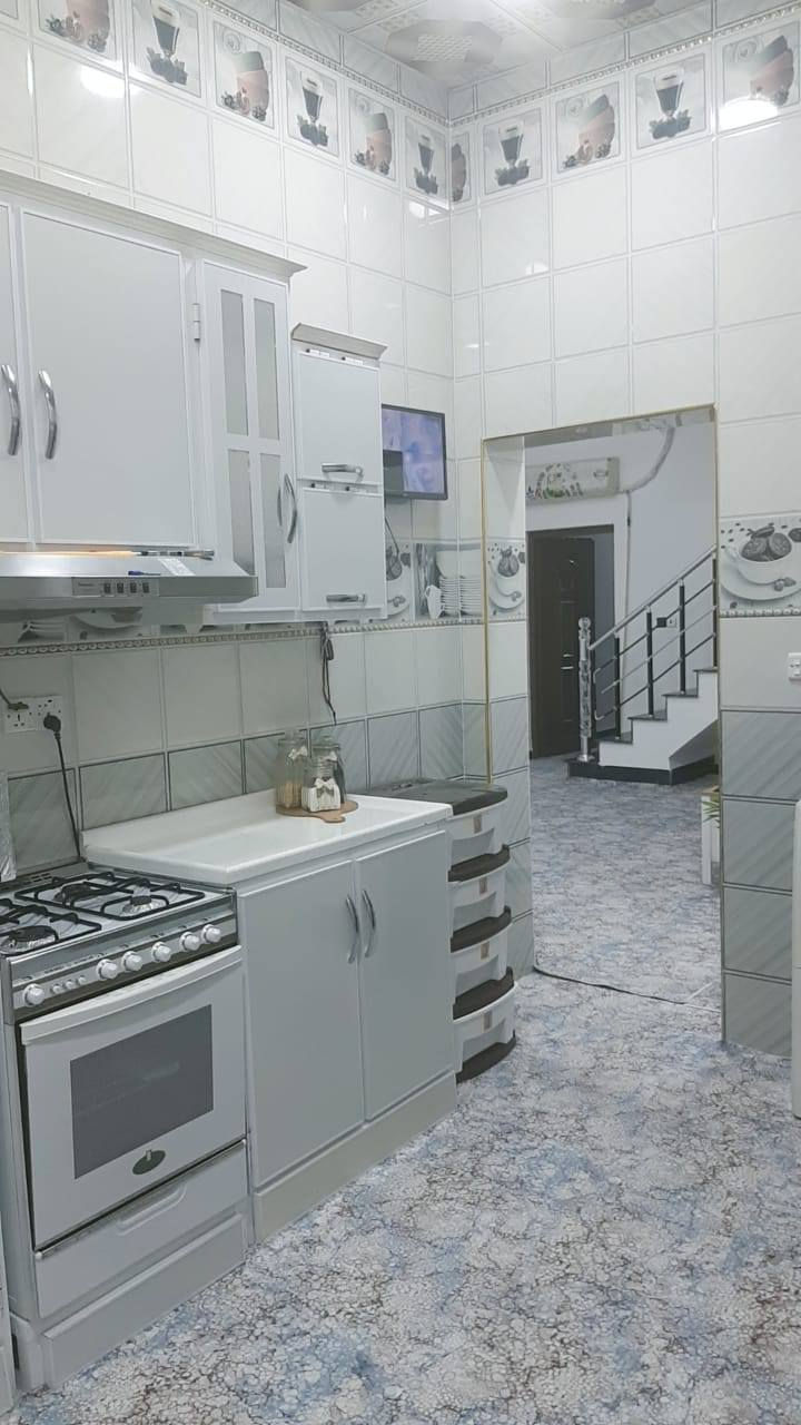 للبيع بيت طابقين في حي العباس
 الطابق الأول مطبخ ٣×٤ وبراني ٣×٥ استقبال ٦×٤ وغرفه نوم ٧×٤،٥ 
الطابق الثاني استقبال +غرفة +صحيات
المساحه ١٢٨م بناء درجه اولى سنه البناء ٢٠٢٠
السعر ب١٢٠ مع المجال

للإستفسار اكثر اتصل ***********
