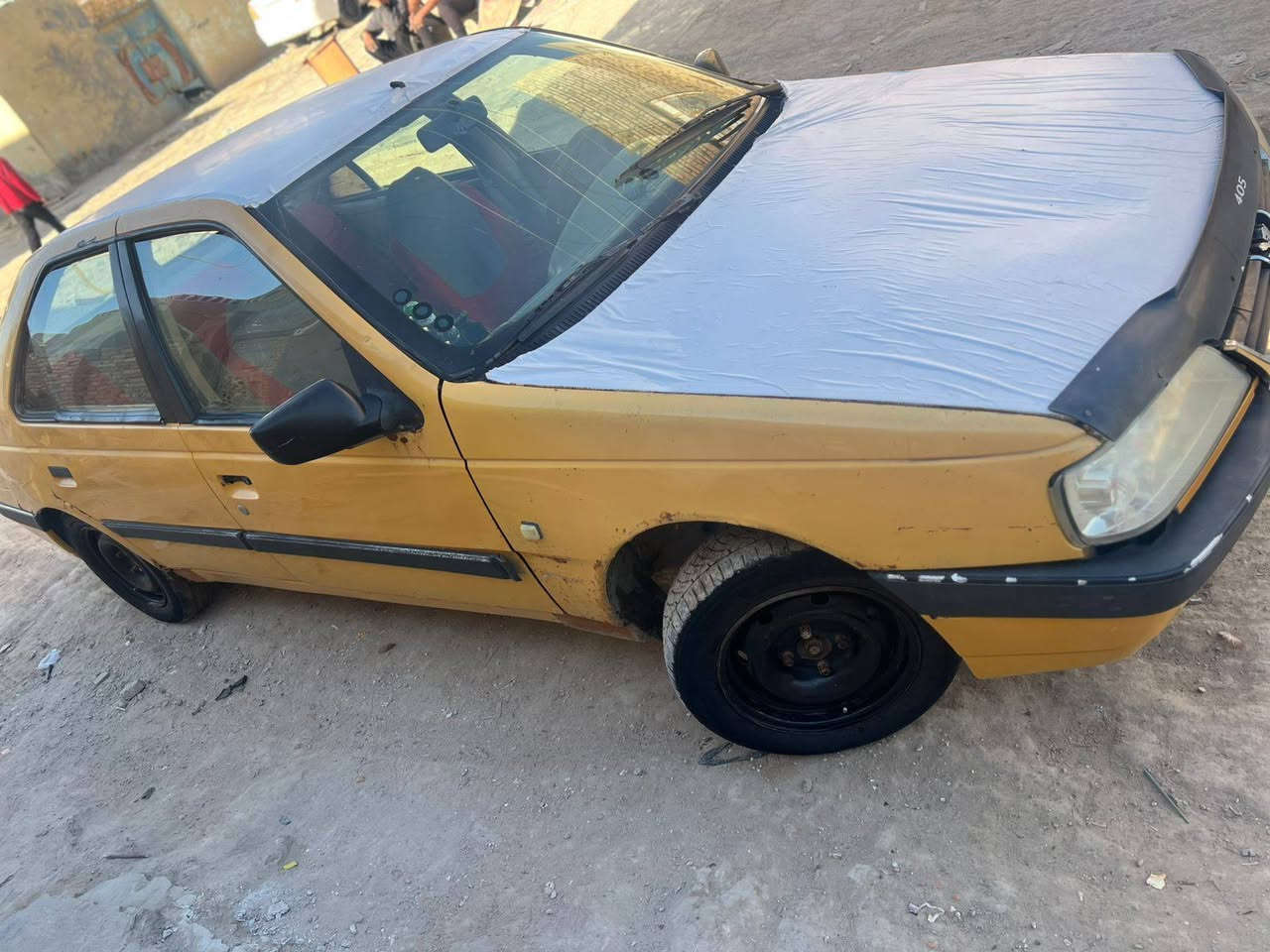 سلام عليكم بيجو405 لميس  2010  السياره جاهزه مكينه.كير.تبريد.مصفره.هيه وغرامات السنوبه،ماصاقطه،بعد 3اشهر تصقط،كهربيات كله شغاله، مكاني ديوانيه  السعر28 وبيه مجال حك الجيه ***********
