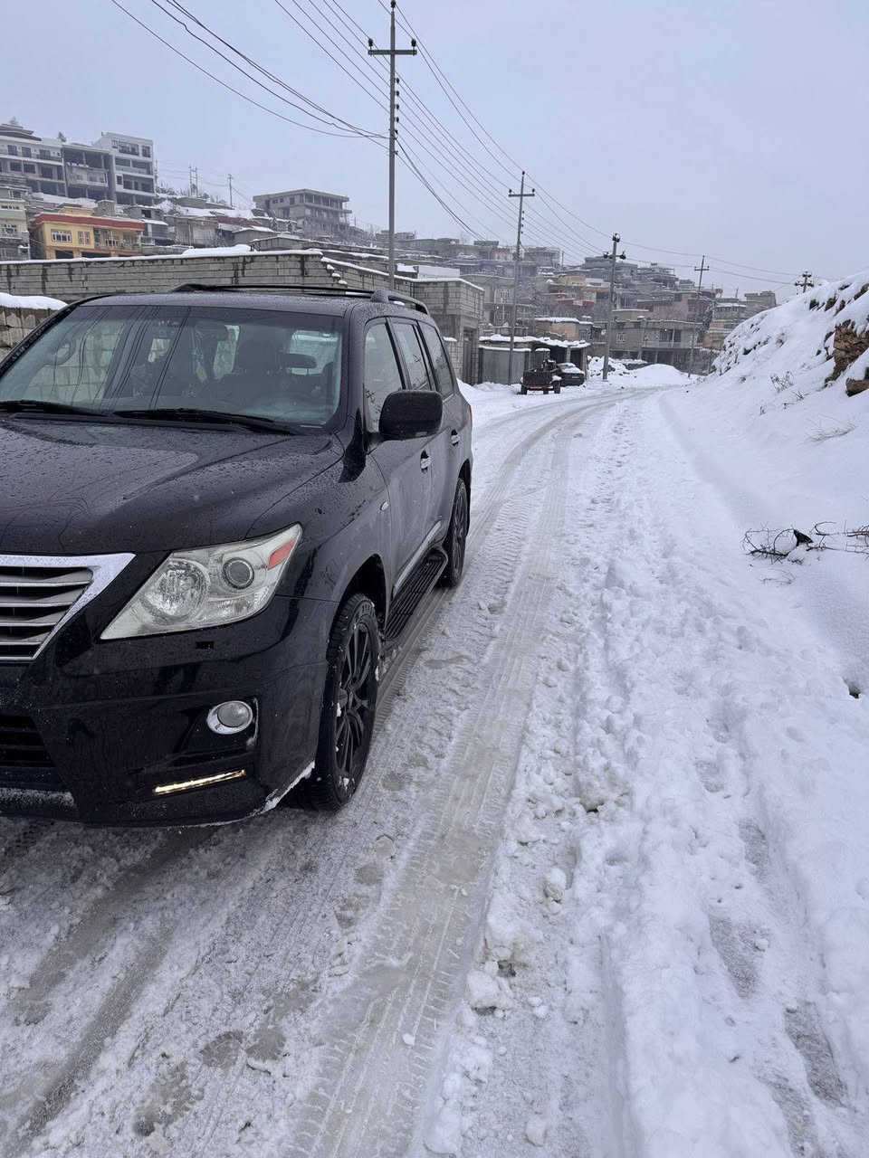 مواصفات
محرك 8سلندر 5700
فتحه
كشنات جلد مشمشي
حساسات اماميه وخلفية 
مري شفط 
جكات ابلادية 
صندوك شفط 
وباقي المواصفات معروفه 
هاتف ***********
لكزز موديل 2011لوان اسود رقم اربيل سنويه بسمي ماشيه 155كير مكينه ممفتوحه بيه قطعتين صبغ جاملغ خلف السائق والباب الخلفي الباقي مكفول
السعر ب340 وبيها مجال
