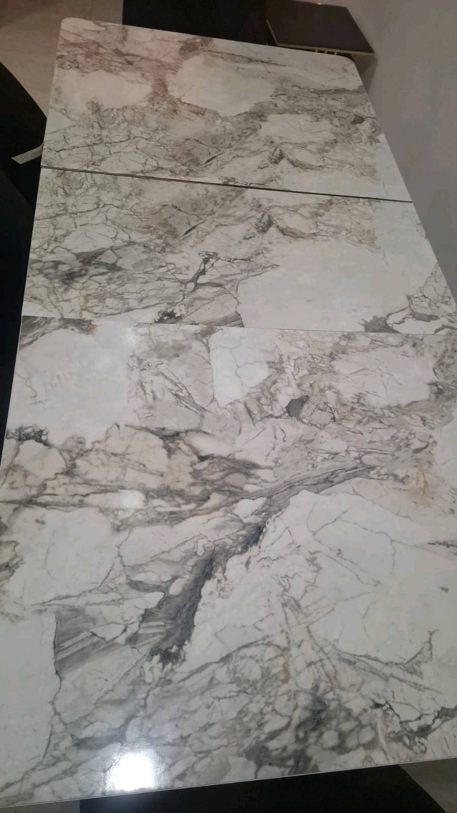 ميز طعام مع ست كراسي 
للتواصل ‎+964 773 861 6268