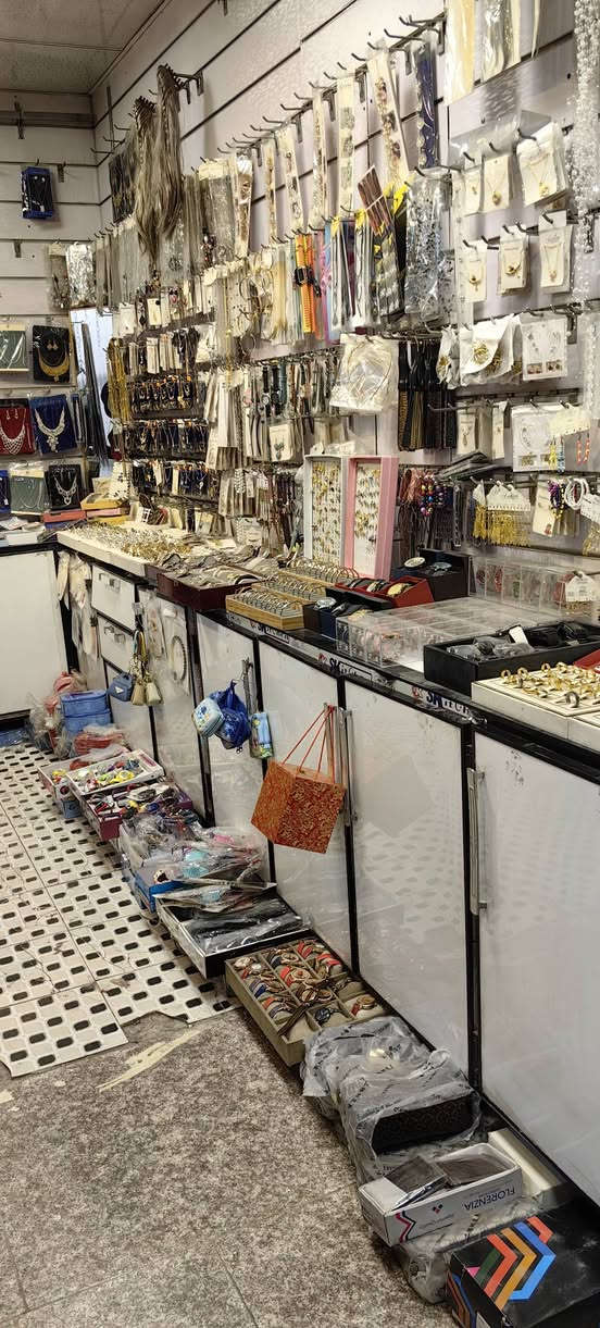 سلام عليكم
عندي كاونتر المنيوم مال محل
طول ١٤ متر


**إذا كنت صاحب هذا الإعلان وتريد حذفه لأي سبب، رجاءا أرسل رسالة إلى الدعم الفني**
