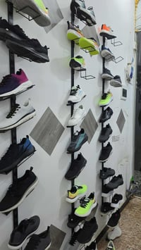 اغراض محل • كراسي • شحطات