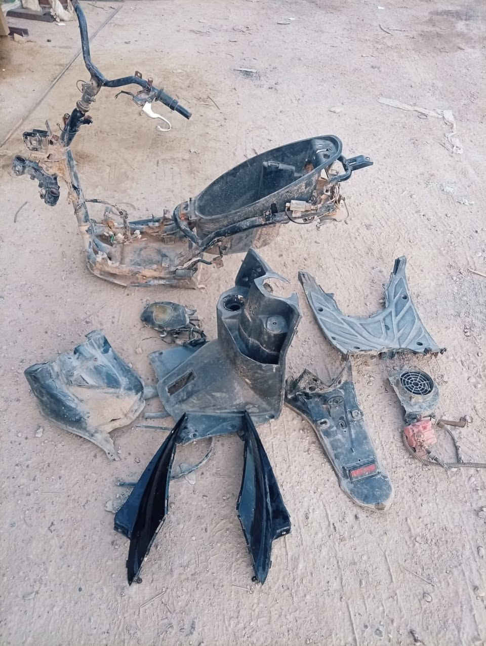 مكلف بالنشر غراض دراجة سايم نحلة للبيع كلهن شلع السعر75الف وبيهن مجال مكان الغراض شارع 40قرب مرطبات ادريم رقم صاحب الغراض ‭0781 691 6517‬
