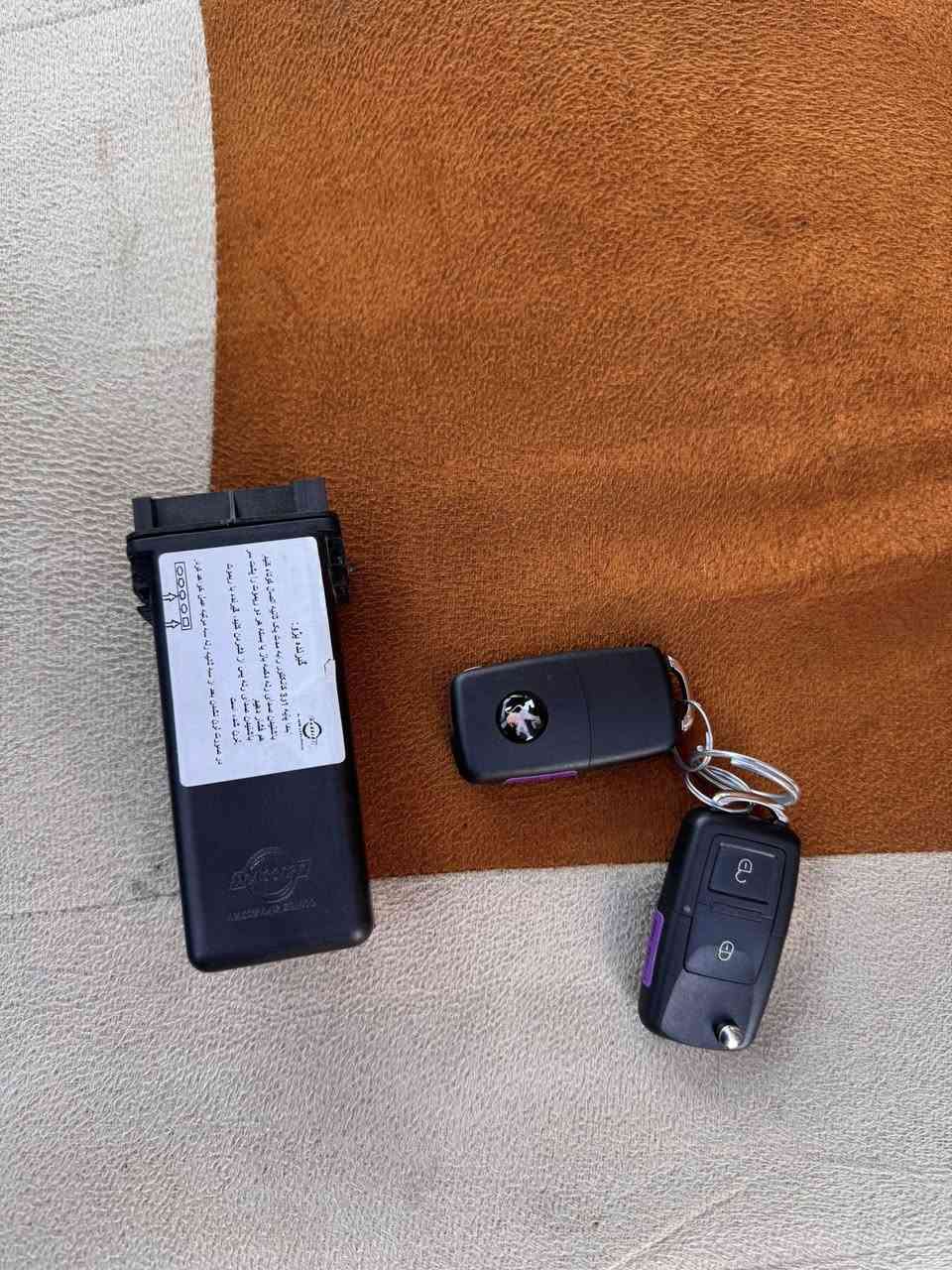 سلام عليكم اخوان
سنتر لوك جوكر يشتغل على كل السيارات شرط الفحص ما مستعمله ولا شاده حتى السويجات بعدهن ما محكوكات  سعره. ٢٠ الف مابي مجال لأن بالسوك سعره ٢٥/٣٠ وهذا رقمي للي يريده ***********
