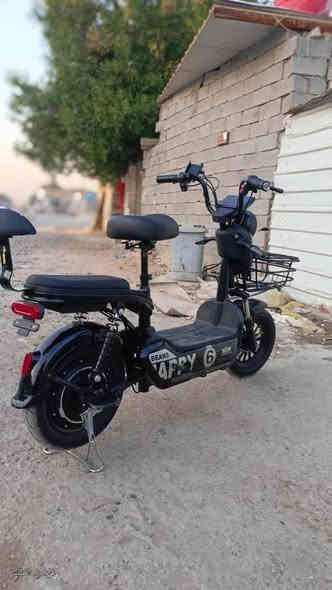 دراجه شحن للبيع
حجم 14 ✨
بطاريه ليثيوم 💢
3 سرع ▫️
دراجه نضيفه ✅
السعر : 275 وبيها مجال حك الجيه 
المكان : بغداد الحريه 
الرقم : ***********
