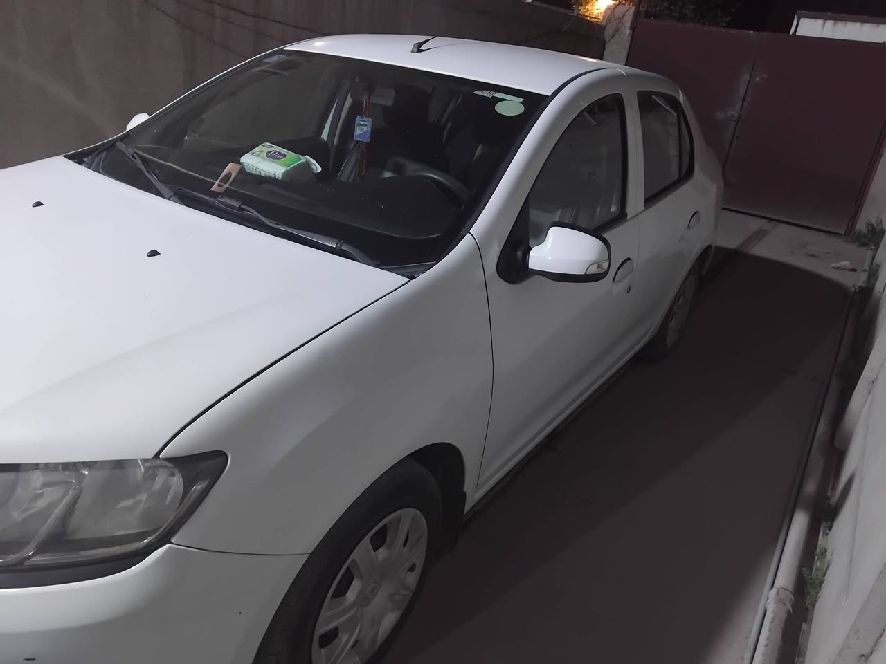 رينو سمبل موديل ٢٠١٧ بيضاء رقم بغداد بيها منظومة غاز شادهه ع ايدي السعر 72  ماشية ١٠٧ رقم بغداد مميز
للاستفسار والتواصل على الرقم ***********
