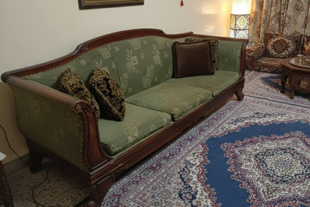 اغراض مال بيت كلمن وسعره المكان حي الجهاد الرفاق بغداد ***********
