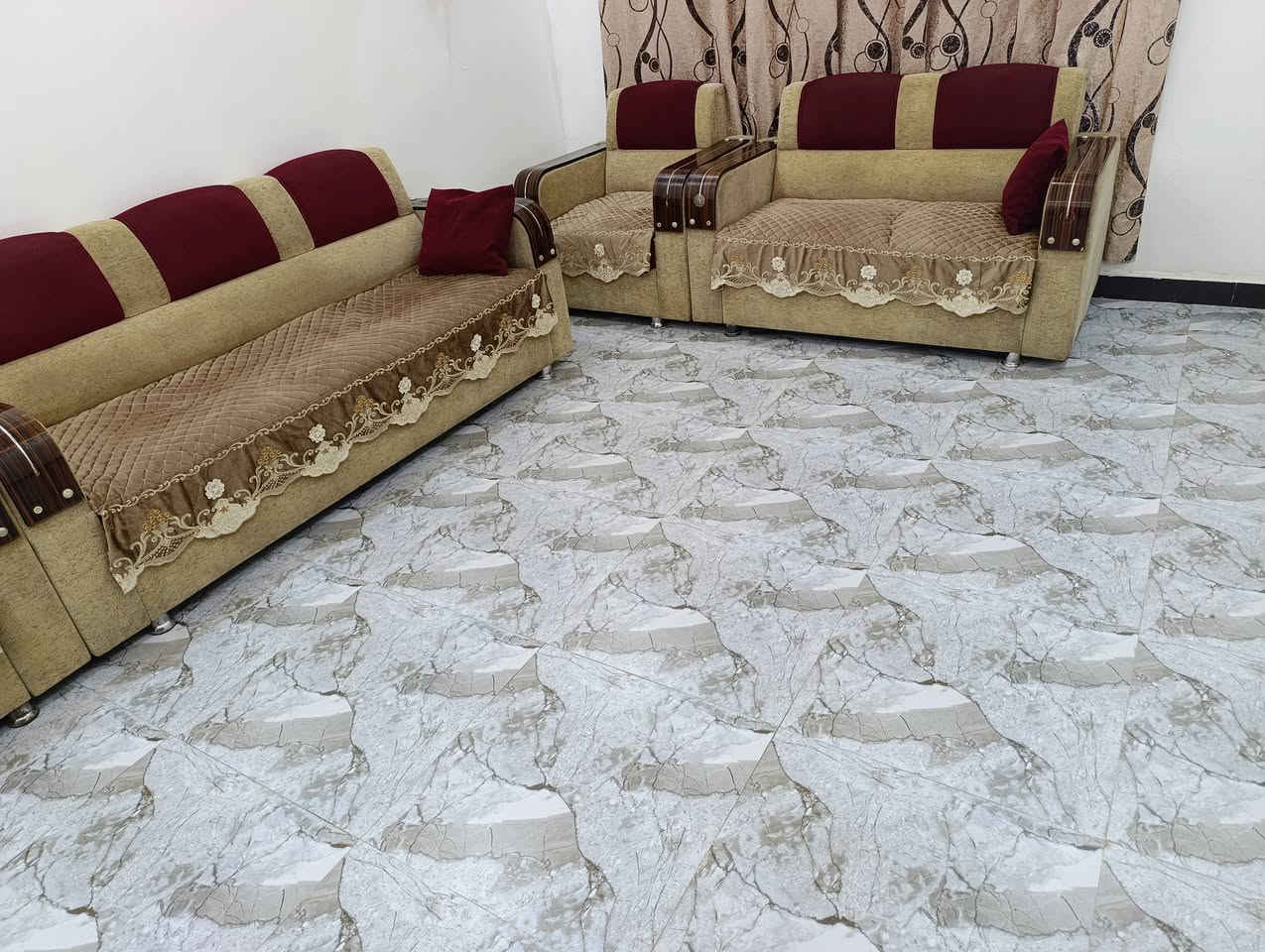 تخم خمس قطع مستعمل 
السعر 250 وبي مجال 
للاستفسار ع رقم *********** أو خاص
