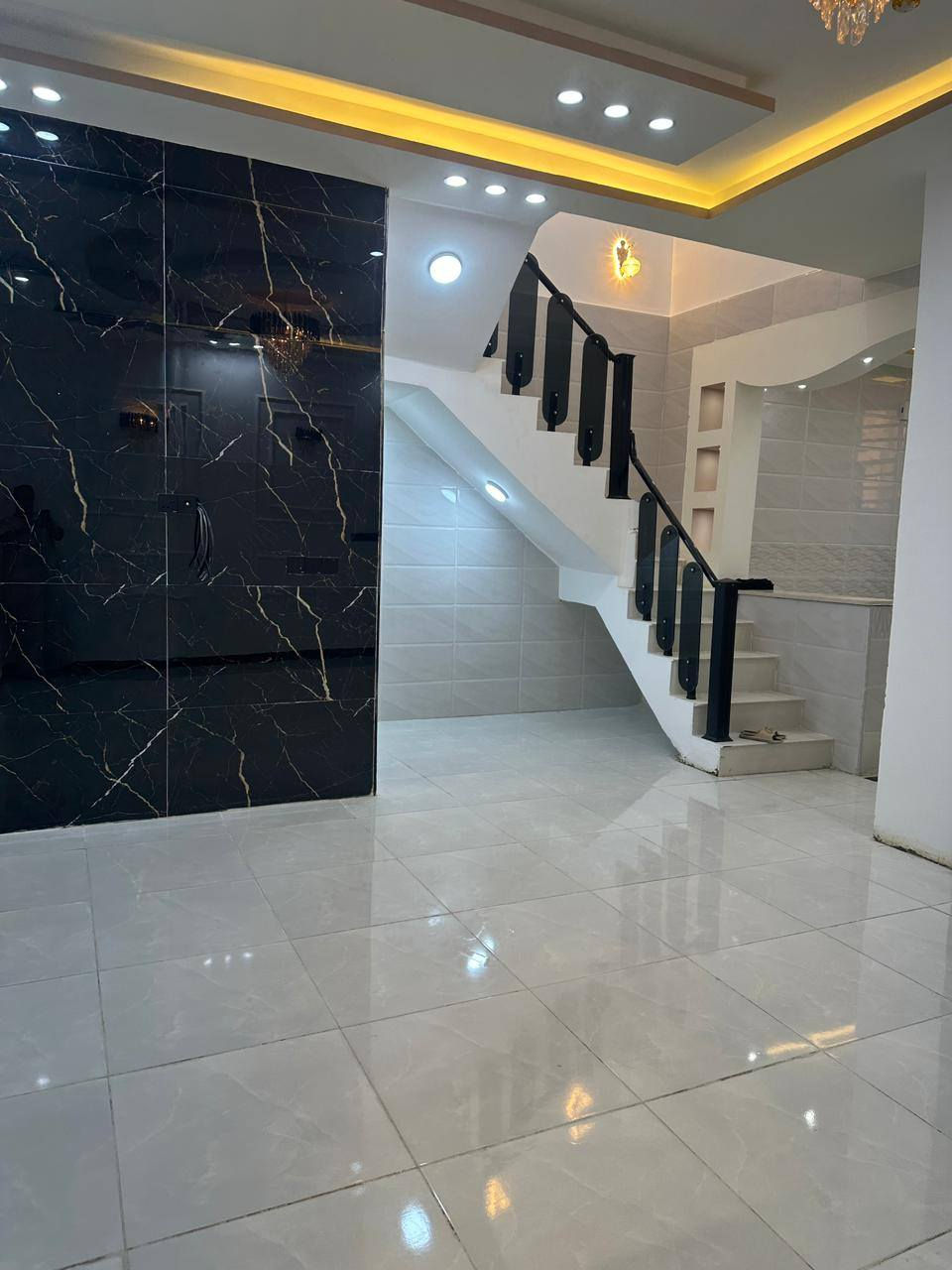 #ب62مليون🙋‍♂️بيت150متر فول
#يعلن_مكتب_العراق_مقابل_قرية_لغدير_عمود289_مباشر

#__مساحه_لبيت_لواحد150متر_مربعه  
#_عرض الشارع 18

#بيت_طابو_زراعي_سند25

#سعر_مليون62_وبيه_مجال  

بناء حديث
غير مسكون
بناء ممتاز جدا 

 عنوان لبيت النجف 
#مقابل_ملحق_قرية_الغدير_مباشر 
يحتوي لبيت على+ غرفه2 +صاله +ستغبال +مطبخ +صحيات بلداخل +وصحيات بلخارج 

***********وتساب
