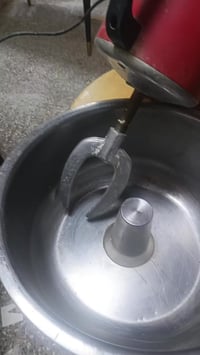 عجانة ١٠ كيلو مستعملة قليل سعرها ٢٥٠ وبيها مجال 07814373346