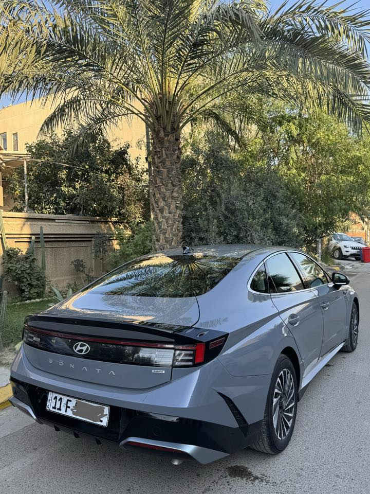 السلام عليكم 

للبيع ….. هونداي سوناتا هايبرد 2025 

ماشيه : 9.000 الف ميل 

لون سمنتي 

حادث السياره : جاملغ خلفي نصبغ نصه كما موضح بالصور 
بالاضافة إلى خشم البنيد والجاملغ الامامي تعدل بارد ….. 

الايرباكات: استيرن ودشبول طاكات …. وسويت الهن مقاومة .. 

مواصفات السياره : 
✅ بصمة 
✅ كشنات اماميه كهرباء 
✅ تدفى بالمقاعد الأمامية 
✅ نقطة عمياء في المري 
✅ رادار امامي 
✅ رادار خلفي 
✅ رادار جانبي 
✅ شحن لاسلكي 
✅ تبريد بيانو 
✅ قطعتين تبريد 
✅ كير تعليك 
✅ كامرة 
✅ شاشه كبيره 
✅ سياقة ذاتيه 
✅ لد امامي
✅ لايتات زنون 
✅ لد خلفي 
✅ تحديد مسار 
 
محرك : 2000 هايبرد دوش 

السعر : 207 وبيها مجال 

للاستفسار:: 
*********** 
***********
