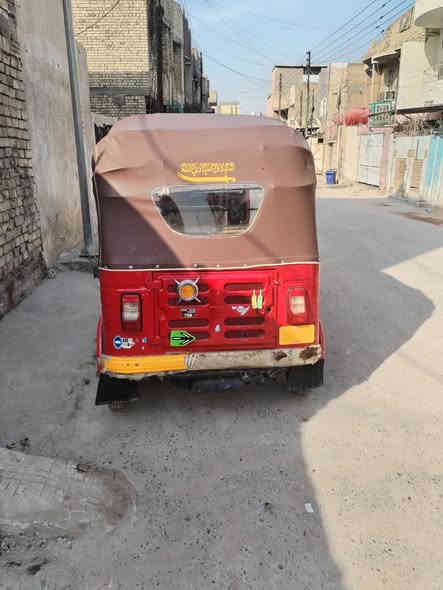 السلام عليكم تكتك موديل 18 أوراقهة كاملة. مكينة جديدة قبل سبوع نفتحت كلشي تبدل أصلي. خير من الله كبل للشارع للبيع أو مراوس بتكتك مرقمة.. العنوان الشعب.. ***********واتساب
