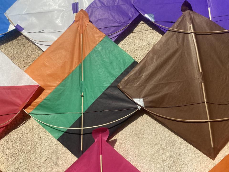 يوجد لدينا طيارات ورقيه  بأنواعها وخيوط(صليب ابيضّ ،شيشه باكستاني لون جوزي ،شيشه باكستاني لون زيتوني ).                          حي العباس مقابيل قرطاسية الفانوس  (جانب عطور زهير ابو رائد).


**إذا كنت صاحب هذا الإعلان وتريد حذفه لأي سبب، رجاءا أرسل رسالة إلى الدعم الفني**