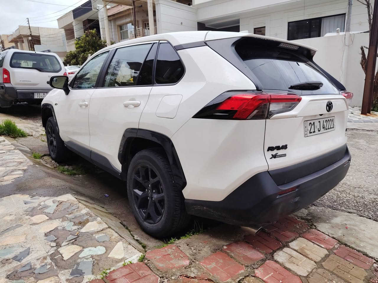 Rav4 2024 LE XP
بەنزین تاک ئەکسل
 تەنها کەمێک کارت و تەعدیلی هەیە
 بێ بۆیاخە ، بە ناوی خۆمەوەیە لە سلێمانیم
٢٢٥ وەرقە و معامەلە
***********
