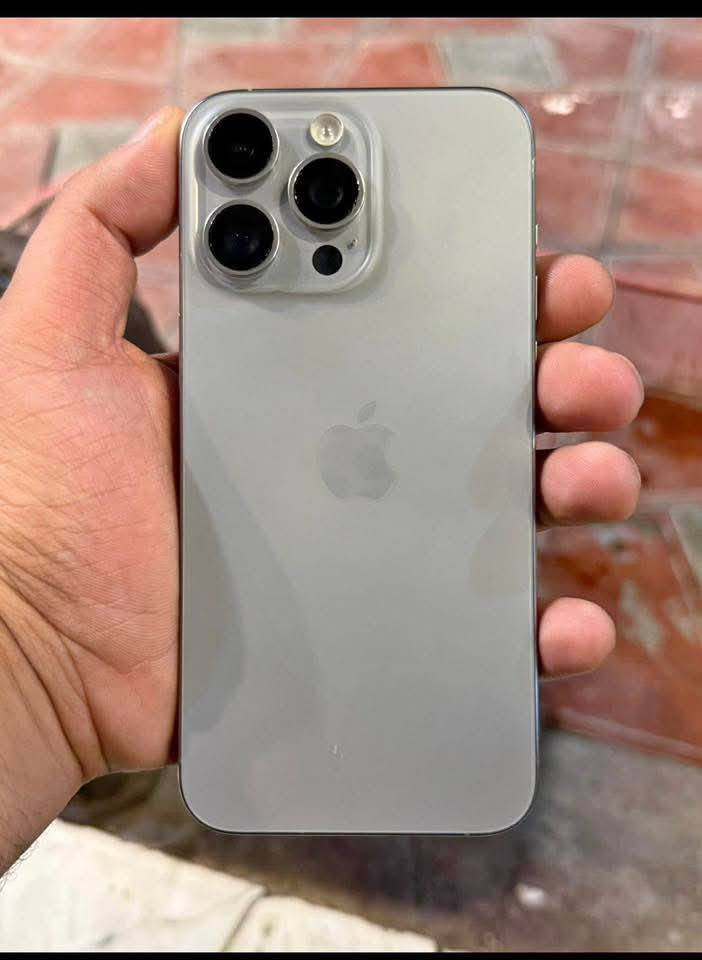 سلام عليكم  للبيع ايفون 16برو ماكس نظيف جداً بطاريه 100 عدد دورات 12 شرق اوسط شريحه واحدة مع اضافه شرائح الكترونيه ذاكره 256 جاهز درع اصلي ولزكه اصليه ودرع كامرات ثلاث كفرات وغراضه كلهن جاهز وضمان موجود بعده ما خالص 
 يريد يتواصل على الرقم الواتساب موجود حياكم الله
***********
