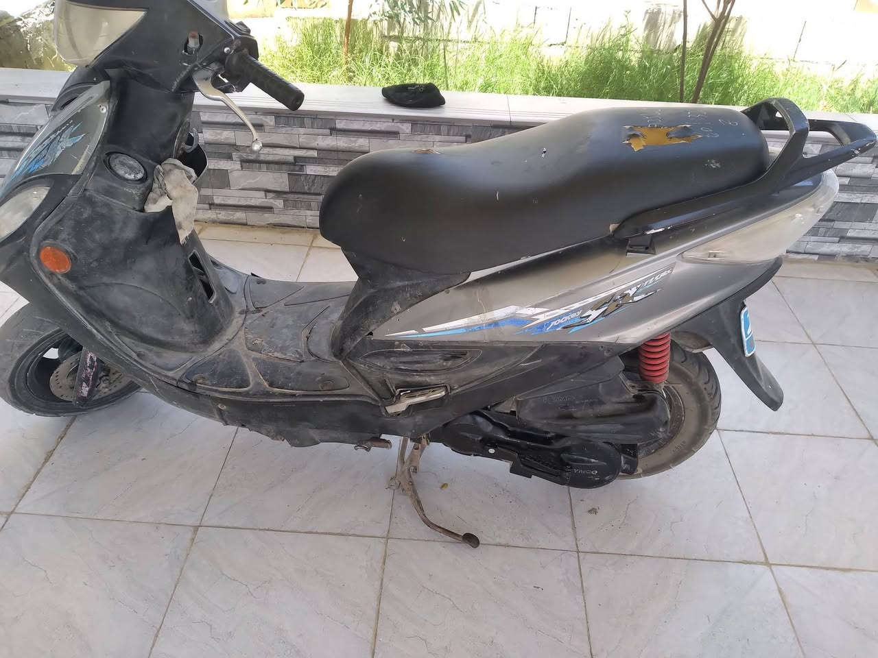 دراجه جي فور للبيع الرفاعي محرك مجفت شغاله باتري وسلف جدد تايرات جيده كهربائيات شغاله والباقي شوف العين السعر ٢٥٠ وبيهة مجال  للشراي


**إذا كنت صاحب هذا الإعلان وتريد حذفه لأي سبب، رجاءا أرسل رسالة إلى الدعم الفني**