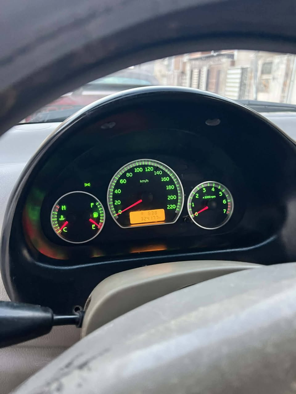 سلام عليكم اخوان كوكو للبيع سياره سنويه صاقطه عليها غرامه 350 محرك كير بحالا جيدا بيها شكم قطعه صبغ ابيع حزام تدفأ نار تبريد بس غاز كشنات جديد مغلف سياره حلوه وكاعده سعرها اتصل عرقم ***********
