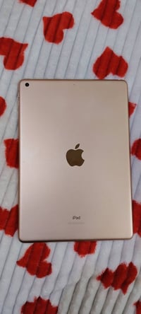 ايباد للبيع الجيل 8 نضيف مامفتوح السعر ٢٠٠ الف  07803229312