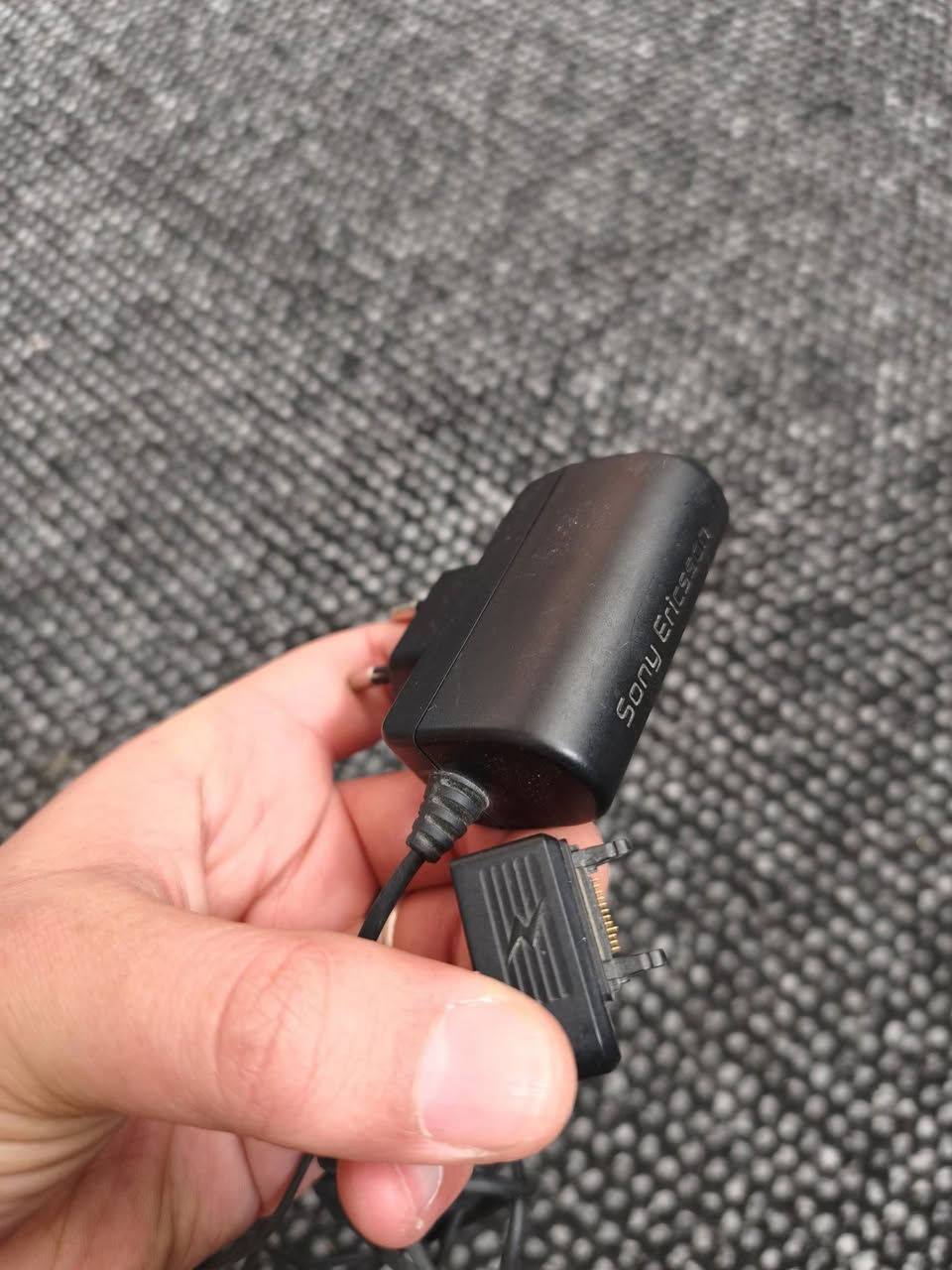 سلام عليكم 
شواحن اجهزة قديمة ايفون سامسونج وسوني اريكسن وسيمنز 
متوفر عدد الجميع شغال وعلى الفحص 
متوفر توصيل لكل المحافضات 
او الاتصال على رقم ***********
