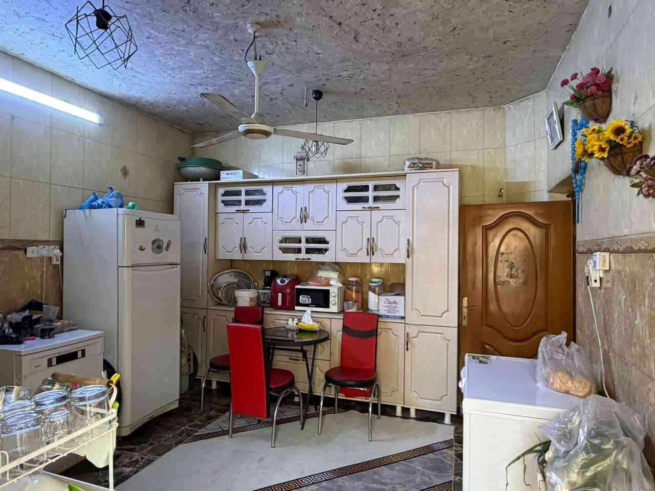 🏠 / دار للبيع مساحه ١٥٠ م طابو زراعي سند 

               واجهه ١٠ م / نزال ١٥ م 

🧱 بناء نظيف بحاله جيده 

الطابق الاول / مطبخ . أستقبال . هول . غرفه . مجمع صحيات . كراج 

الطابق الثاني / غرفتين . بيتونه . مجمع صحيات 

🌍 الموقع / بستان الحلو خلف المنزل 

للأستفسار أكثر مراجعة مكتب 
#عقارات_أراضي_بابل_الخضراء للمقاولات العامه والتصاميم الهندسية 
شارع ٦٠ .. عمود ٣٠٠ .. مقابل أستدارة علي بقلي 
الشيخ حازم 
وسام محمد 
أبو حيدر / ***********
