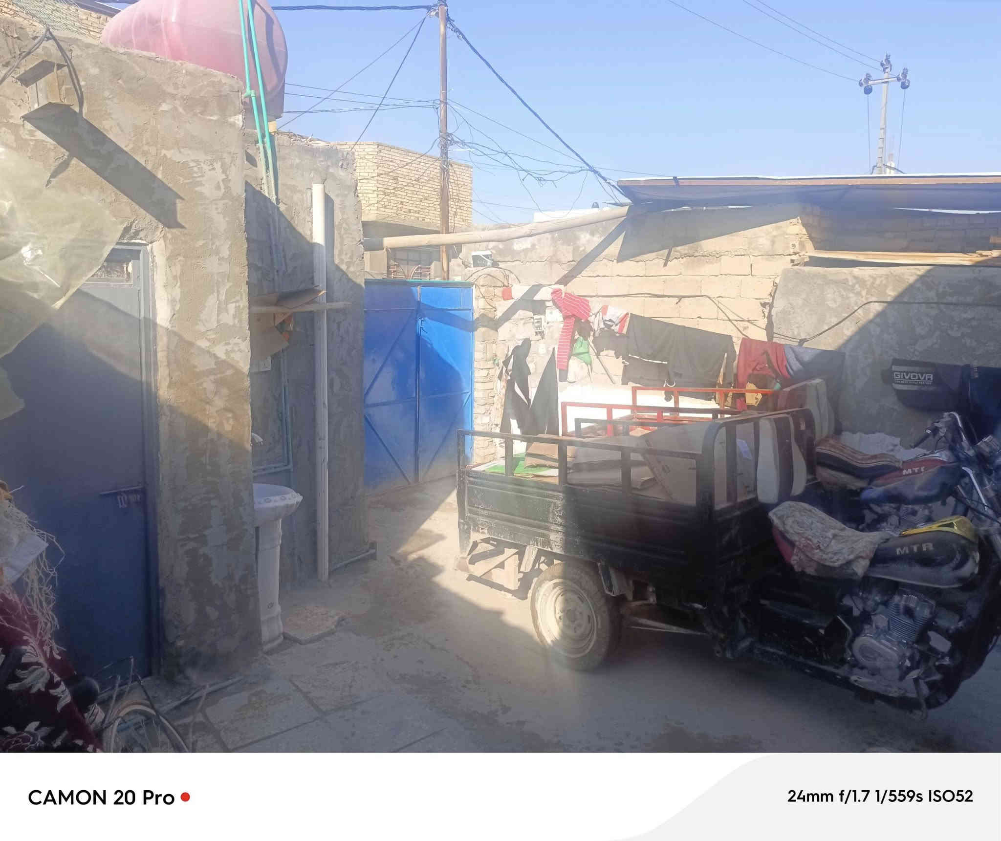 سلام عليكم بيت للبيع المساحه 120متر غرفتين وصاله ومطبخ وستقبل وحمام توليت  كراج6*٤سعر 33ابي مجال مشمول بقرار طابو مكان البيت كوفه شارع ميثم تمار حي صدر ثالث رقم ***********بي واتساب 
رقم ثاني ***********
