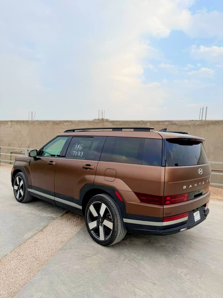 هيونداي سنتافبا 2024 هايبرد 
سيارة بمواصفات ملكية
رقم فحص مؤقت (تترقم حسب محافظة المشتري)
لون بني مات مميز ملكي
داخل ابيض ملكي 
مقاعد تدفئة امامي خلفي 
سبع مقاعد 
 وارد امريكي ضررها دعامية أمامية فقط وحسب الصور المرفقة(كلين تايتل)

المواصفات:-
١- مفتاح ذكي بصمة + التشغيل عن بعد + تقدم ورجوع بالريموت + حفظ بصمة السائق (استخدام بدون ريمونت).
٢- دفع رباعي TRACH
٣- أنظمة القيادة  Drive Mode - ‏Comfort - Smart - Sport
٤- كير تعليگ
٥- اوتو كار يعمل بلوتوث بدون كابل وتفتح خريطة اي منطقة بالعراق او العالم بشاشة السيارة
٦- هاند بريك بصمة 
‏٧ - Auto Hold  أوتو هولد
٨- نظام مانع الانزلاق.
٩- شاشة كبيرة لمس تدعم Apple Car play و Android وبلوتوث مدمج والأوامر الصوتية.
١٠ - نظام نزول المنحدرات.
١١ - نظام اطفاء المحرك (A) ذاتيا في الازدحامات لتوفير الوقود
١٢- شاحن هاتف wireless عدد 2 .
١٣- الداشبورد الكتروني لمس بانماط متغيرة حسب وضعية القيادة
١٤- الشاشة الوسطية حجم كبير ١٢ انج مع دعم الملاحة بالخرائط GPS وبوصلة للاتجاهات.
١٥- خاصية الترحيب عند فتح السيارة.
١٦-  مخارج شحن Tp_C عدد ٦وتشغيل الميديا
١٧- منافذ للطاقة كهرباء 12فولت ومنفذ 110 فولت
١٨-  مرايا نقطة عمياء 
١٩- شفتات رياضية بالمقود.
٢٠-  الصندوق كهربائي.
٢١- حساسات ضغط الاطارات 
٢٢- حساسات أمامية / جانبية /خلفية.
٢٣-  كامرة اضافية لتقنية منع الخروج عن المسار
٢٤- ميزة التوقف الذاتي للمركبة منعا للاصطدام عند القيادة او الرجوع.
٢٥-  المركبة تعيد نفسها للمسار الصحيح عند عدم الانتباه.
٢٦- لايت زينون رباعي العدسات بتقنية High Beam الانارة الذكية + LED  نهاري .
٢٧- بك لايت LED مميز مدعوم بتقنية ضد الضباب لاوضح رؤية للمركبة
٢٨- كاميرة   3D تفاعلية متعددة الاوضاع
٢٩- اضاءة داخلية LED تقنية Ambient Light متعددة الالوان 
٣٠- سستم صوت هارمن كاردن 10 سماعات محيطية مع دمام وتويترز 
٣١-  نظام القيادة الذاتي الذكي في الشوارع المخططة 
٣٢- مثبت السرعة Cruise وميزة التباعد عن المركبات
٣٣- خاصية المايك للسائق للتحدث مع الركاب في الخلف
٣٤- بردات أبواب خلفية.
٤٣- قبضات أبواب ألمنيوم
٣٥- الداخل جلد ملكي ابيض.
٣٨- ستيرنغ من الجلد حياكة مع تحكمات وميزة تدفئة المقود.
٣٩- معقم غرفة السيارة بأشعة فوق البنفسجية.

السعر 275 $

العنوان النجف الاشرف - المدينة المائية - مكتب النخبة لمزاد السيارات
موبايل اتصال واتساب 

***********
