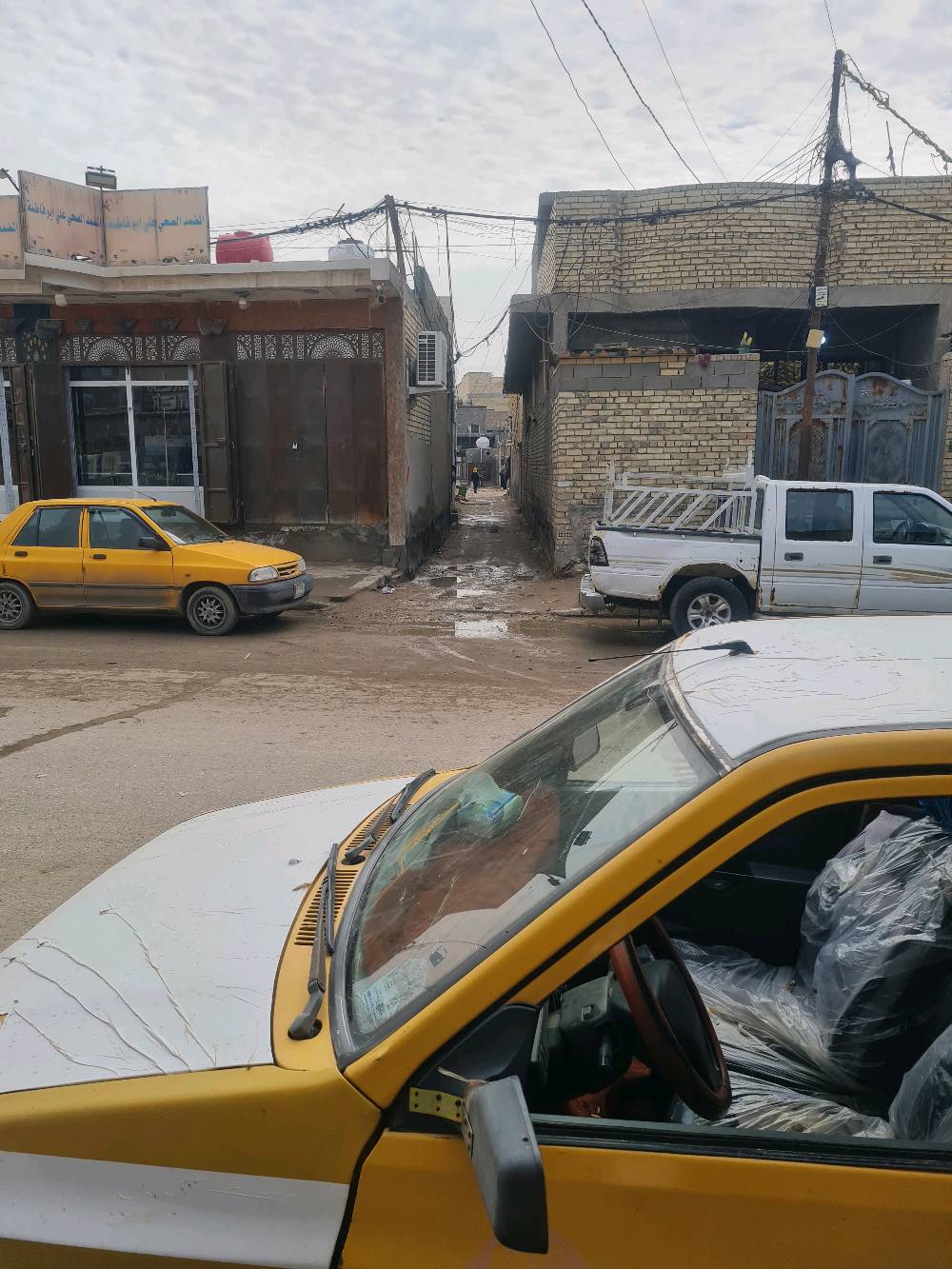 السلام عليكم بيت للبيع مساحته 120 في منطقة الحميدية بشارع المصاليخ يم المضمد علي ابو فاطمه مقابل أسواق حسون داخل فرع سعره 18 وبي مجال  
يحتوي على إستقبال وصاله وحمام ومطبخ ضمن الصاله ومنور و تواليت خارجي و غرف ٢ هاذ الرقم *********** إتصال فقط