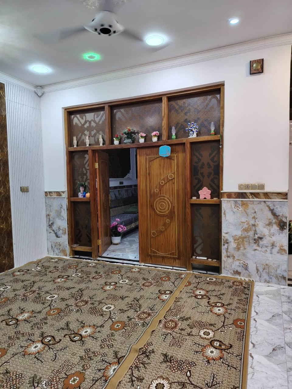 بيت للبيع 200 متر يتكون من 2 غرف نوم استقبال مطبخ حار بارد صاله 2 الفوك صاله مفتوحه بناء 2024 درجه اولى المكان الدفاس ورا اسالة الماء السعر ولستفسار اتصل ***********
