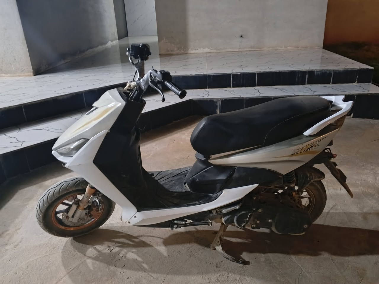 درجة للبيع السعر 300و بيها مجال /***********
