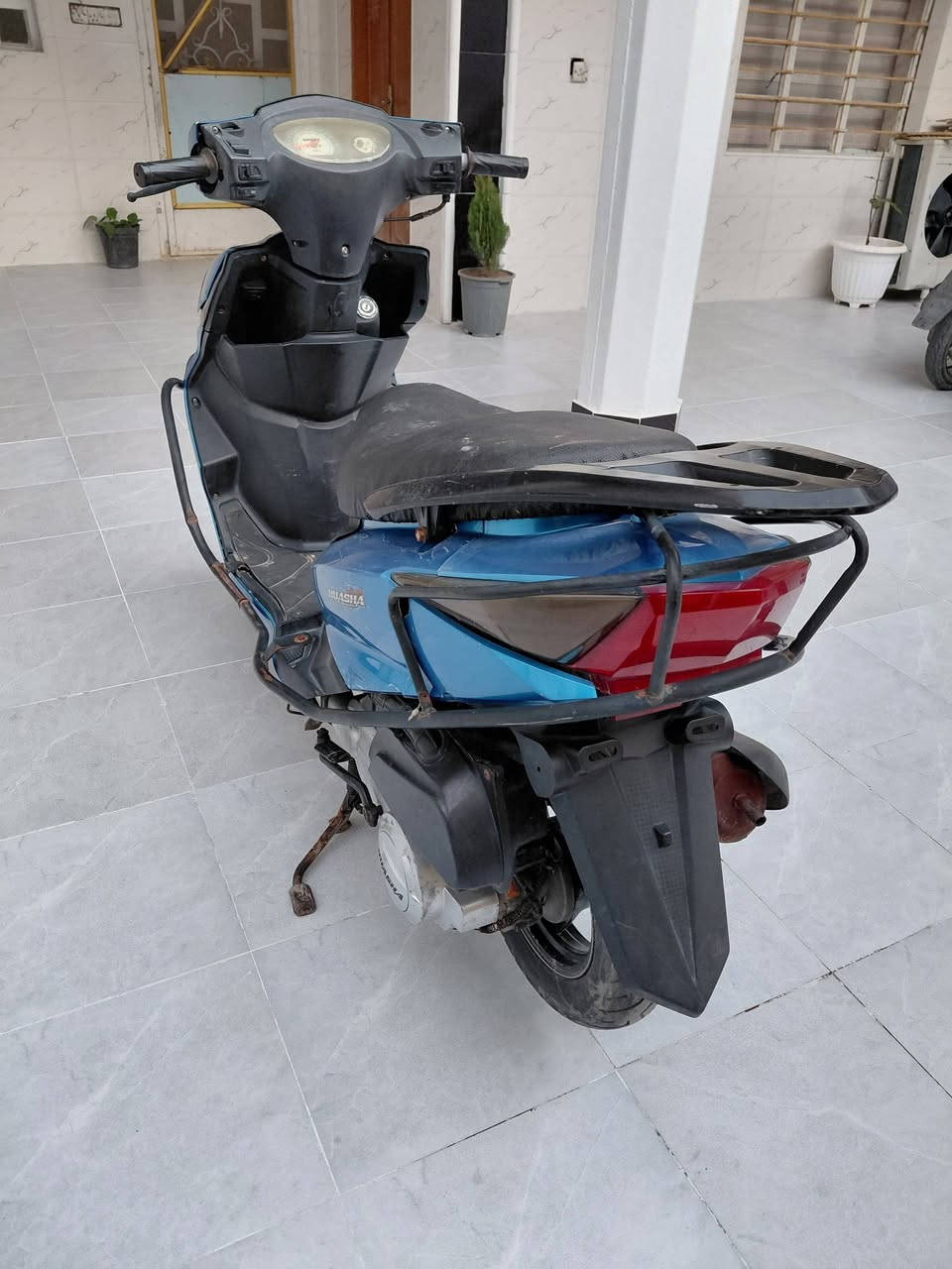 السلام عليكم دراجه سكنس نضيفه سرعته 140 شغاله نكره سلف مكينه خير من الله كهربايته شغاله شلعه معدل دبلات امامي خلفي شغال بيه درع كامل السعر 250 بيه مجال مكاني حله شارع 60 رقمي ***********
