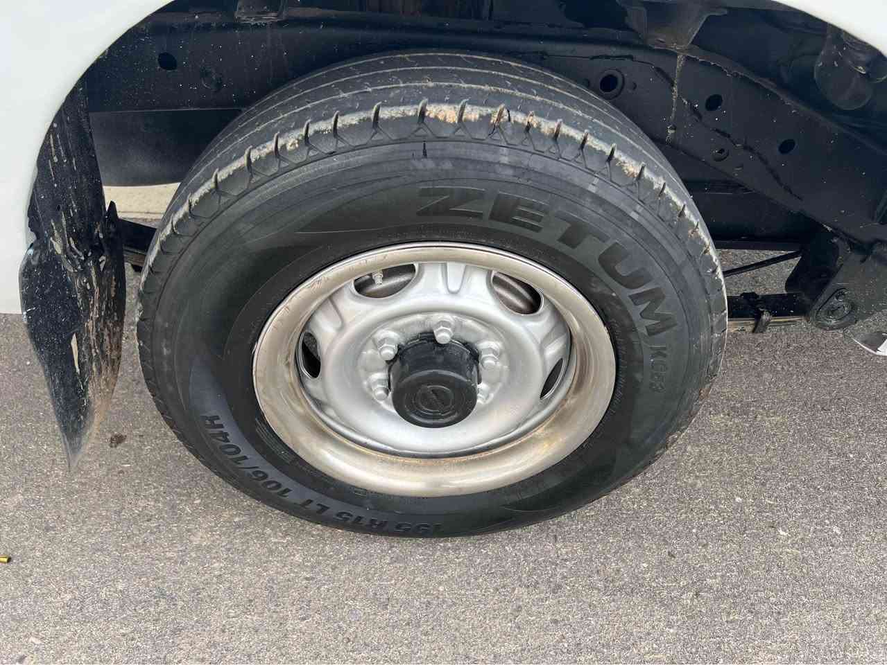 نیسان 2001پاوەرە 
ڕەقەموو سەنەوی نوێیە
گێڕو مەکینە ئەکسل بەشەرت 
چوار تایەینوێیە غازو بەنزینە 
لێدراوی نیە شانسی هیچی پێوە نیە 
بە حیزام دەیفرۆشم کارە بایی مەزبوتە 
سعری 65کەمێک مەجال گەر مشتەری تەلەفۆن بکە *********** ڤایبەرو 
واتسئاپ هەمان ڕەقەمە كويسينجاك, أربيل
