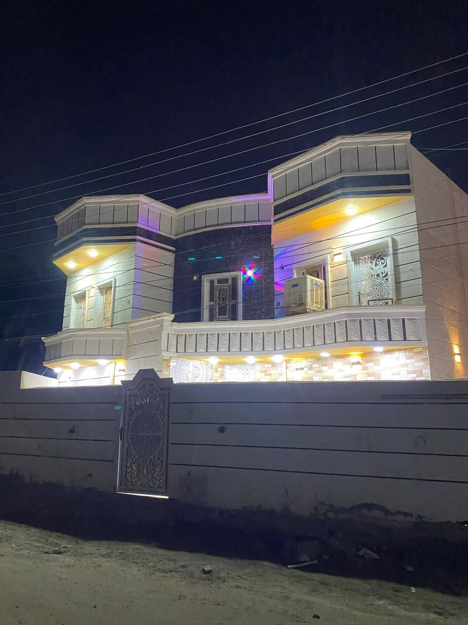 🏠 دار ركن للبيع – الورار / الرمادي
📍 قرب مدرسة الزوراء 📐 المساحة 330 م² ⭐ طابو صرف 🏗️ بناء 2021 🚗 كراج سيارة 🛏️ 5 غرف + ديوان + صالة واسعة 🍽️ مطبخ حار وبارد 🌟 موقع مميز وكامل الخدمات
💰 السعر: 275 مليون دينار
📞 ***********
