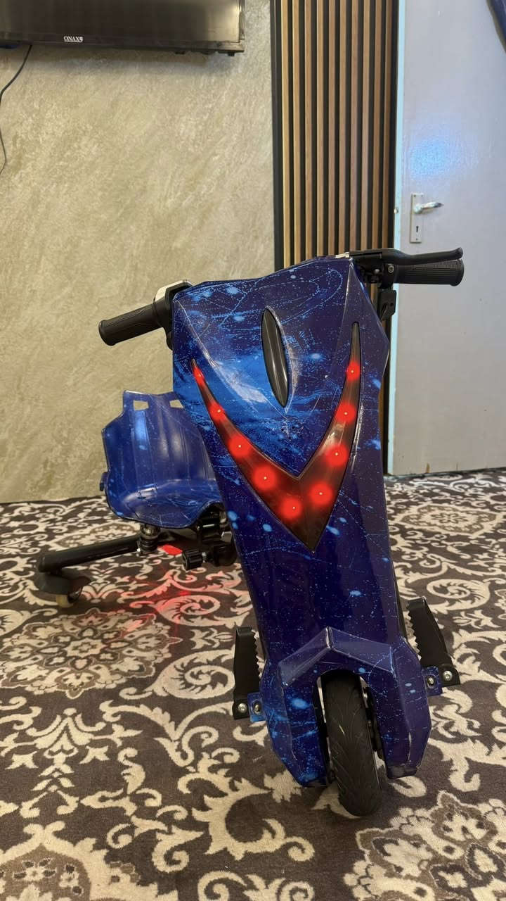 سكوتر درفت الحجم الجبير شحن يتكبر وتصغر
يتحمل وزن 100 كيلو شرط

شحن بطاريه ليثيوم

عقل مو عجينه

بلوتوث 

مستعمل كلش قليل ايام فقط

السعر 140 والله قبل كم يوم اخذته 175 

مكان بغداد الطوبجي

***********
