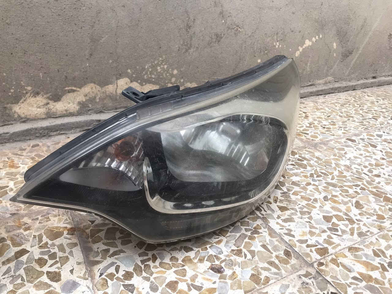 السلام عليكم لايتات كيا ريو مضلع للبيع
السعر 100 الف
***********
