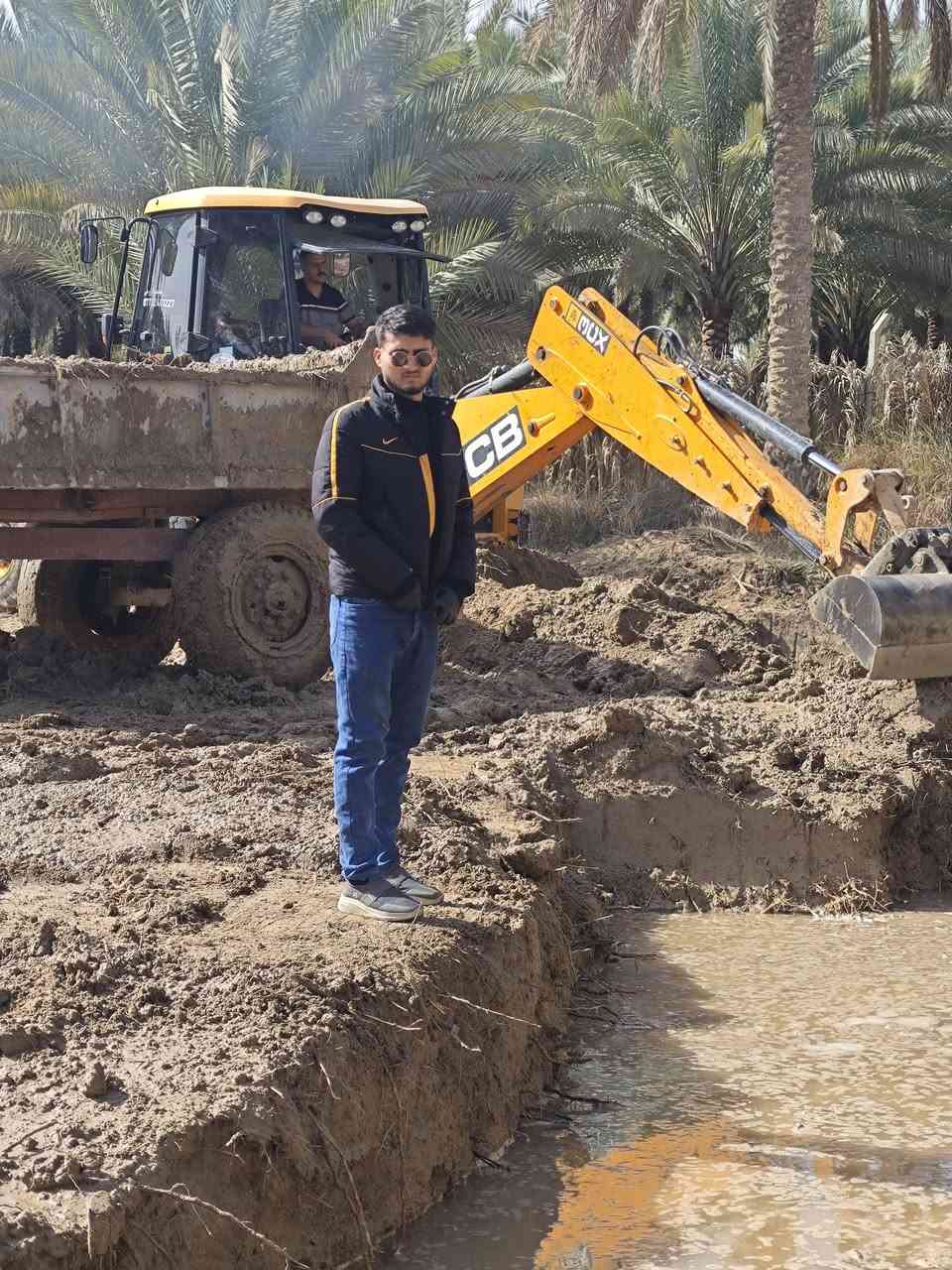 مهندس مدني
منفذ مواقع
متفرغ للعمل حاليا
***********
