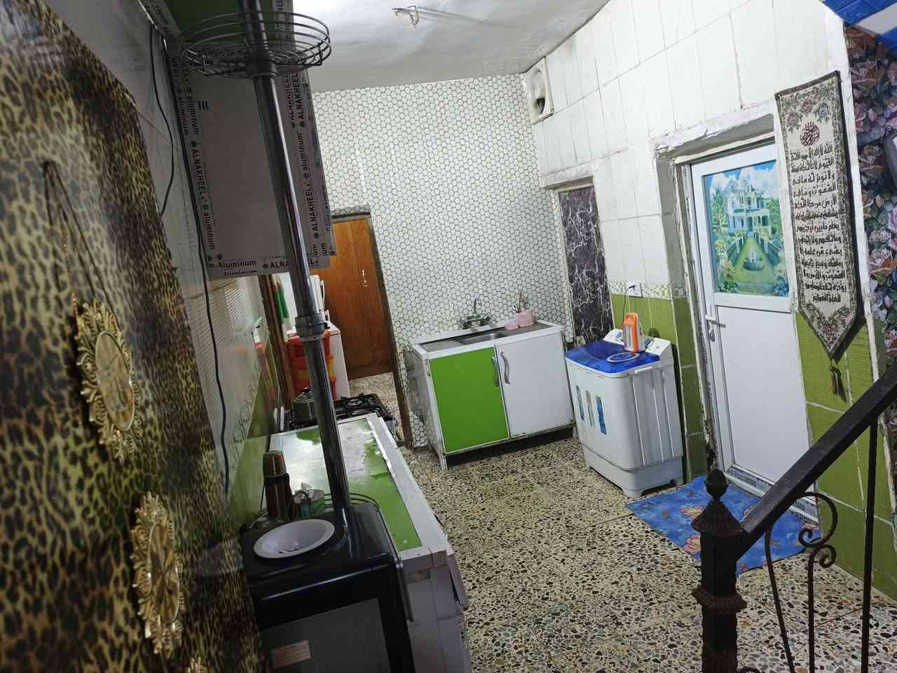 دار للبيع المساحة 80م يحتوي على صالة ومطبخ وغرفة نوم وصحيات ومنور بالاضافة الى صطحين كامل كاشي وسيراميك والسصطح اشتايكر العنوان بوب الشام شارع حجي بحر بالقرب من جامع حجي رمضان السعر 50
الرقم ***********
