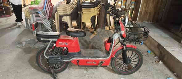 سلام عليكم دراجة شحن موضح النظافة بالصور بطاريات تقريبا ثنين مستحقات تبديل شغالة وتمشي مابيها شئ وبريكات يرادلها فقط تايرات جدد عقل جديد السعر 150 الف بغداد الشعب حي التجار ***********
