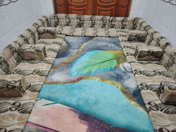 جلسة عربية  جديدة  استخدام قليل جدا 6 منادر و12 ظهر و 2 ركن  و7 تكيات اصلية ربل   مو سفنج السعر 275 العنوان قضاء المدينة *********** واتساب او اتصال
