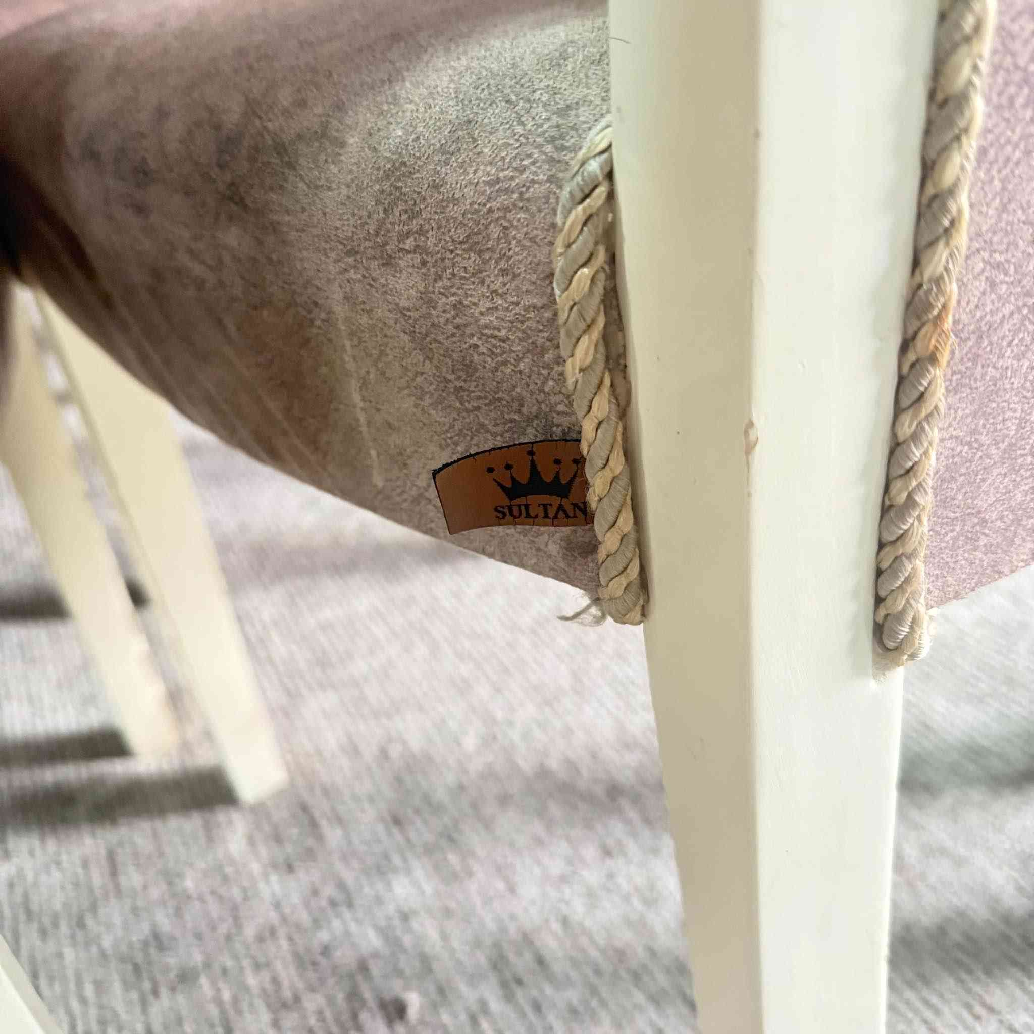 🪑مێزو کورسی نان خواردن تورکی ئەسڵی مارکەی سوڵتان دەستی دوو بۆ فرۆشتن زۆر جوان و بێ کێشەیە هیچ دارێکی نەشکاوە تەنها یەک کورسی ناوەکی تێک چووە 
نرخی 170،000دينارمعامه له
ناونیشان هەوڵێر بنسڵاوە📍
ژمارەی تەلەفۆن:***********📱 أربيل, العراق
