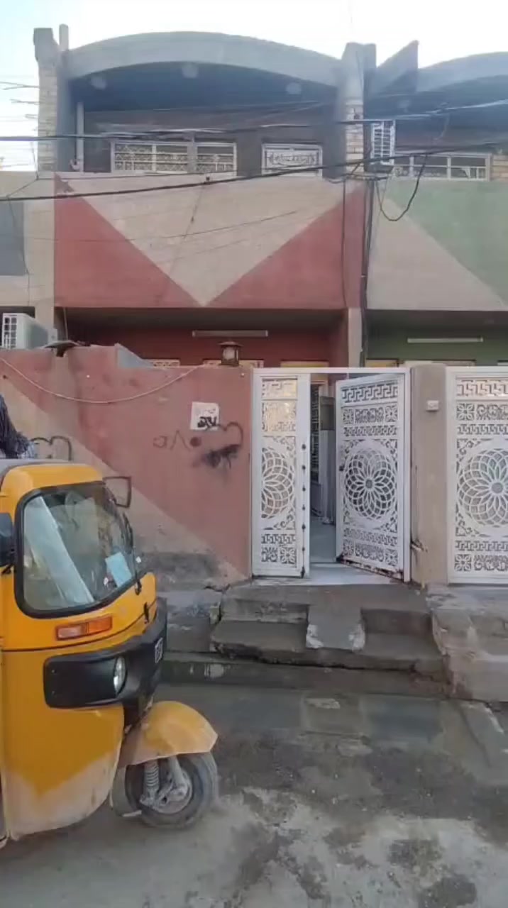 السلام عليكم ورحمه الله وبركاته بيت لبيع مساحه 95متر بناء حديث طابق ونص مكانه الراسه العبيدي شارع 20 مقابيل افران المصطفى الرقم والاستفسار ***********
