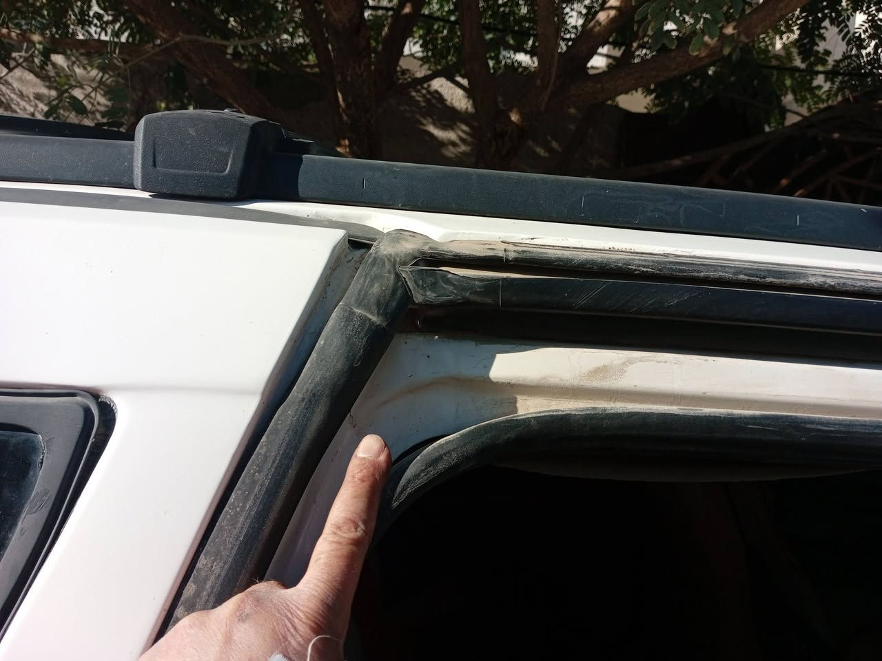 جيب شيروكي لاريدو 2008 بغداد بأسمي سنويه لغاية 2031 هزه جديده صار عشرة ايام السياره مصبوغه عام فيه ظربه بالتكمه الخلفيه وشويه من القماره شواصي لغود مكفولات وظربه جاملغ عكس السايق بدون دواخل تبريد شغال محرك بيه لاستيك ولف السعر 70 بيه مجال كلش بسيط للتواصل الاتصال ***********.  ***********
