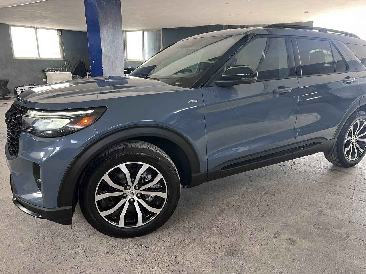 فورد اكسبلورر الشكل الجديد موديل 2025
للبيع: حره بدون گمرك ؛ فورد اكسبلورر الشكل الجديد موديل 2025 صنف ST LINE كلين كفالة عامة من ال عامية للدعامية زيروا ماشيه 4000 فقط بدون ايباك بدون صبغ بدون تبديل ميكانيك كهرباء كله 100% محرك 2300 تيربوا 4 سلندر قوة 300 حصان 

مواصفات فول عدا الفتحه:

شاشه كامره

5 كامرات

تشغيل بصمه

حساسات امامية وحساسات خلفية

تدفئة وتكييف عالمقاعد

7 مقاعد

نظام قيادة الي

تشغيل عن بعد

صندوك كهربائي

شاشة تدعم الخرائط والربط لاسلكي على CarPlay و Android Auto 

باختصار مواصفات هوايه فول عدا الفتحه

اكرر: السيارة كلين 

السعر : 37500 دولار (يعني 375 ورقه) حره بدون گمرك

للتواصل: خاص او واتساب فقط على الرقم: 

***********
مكان السيارة في المنطقة الحرة - الاردن
ممكن ادخالها للشمال او بغداد او كتاب شهداء 
واتساب فقط او خاص عالماسنجر
